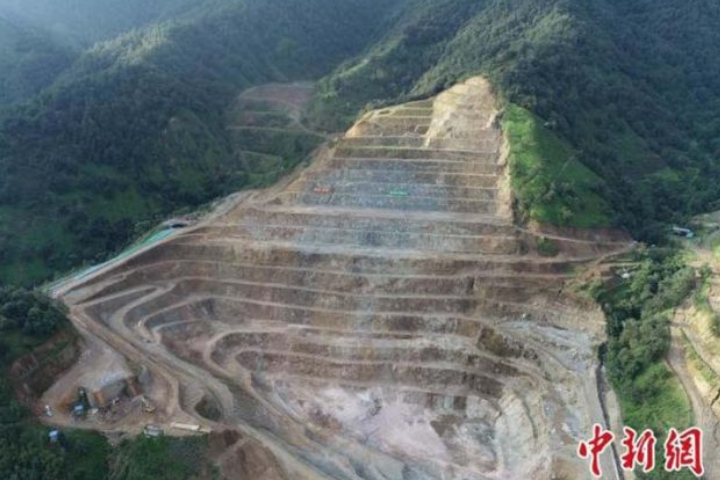 大陸11月對日本稀土出口量創今年最高的單月紀錄。圖為四川稀土礦山。圖/取自中新社