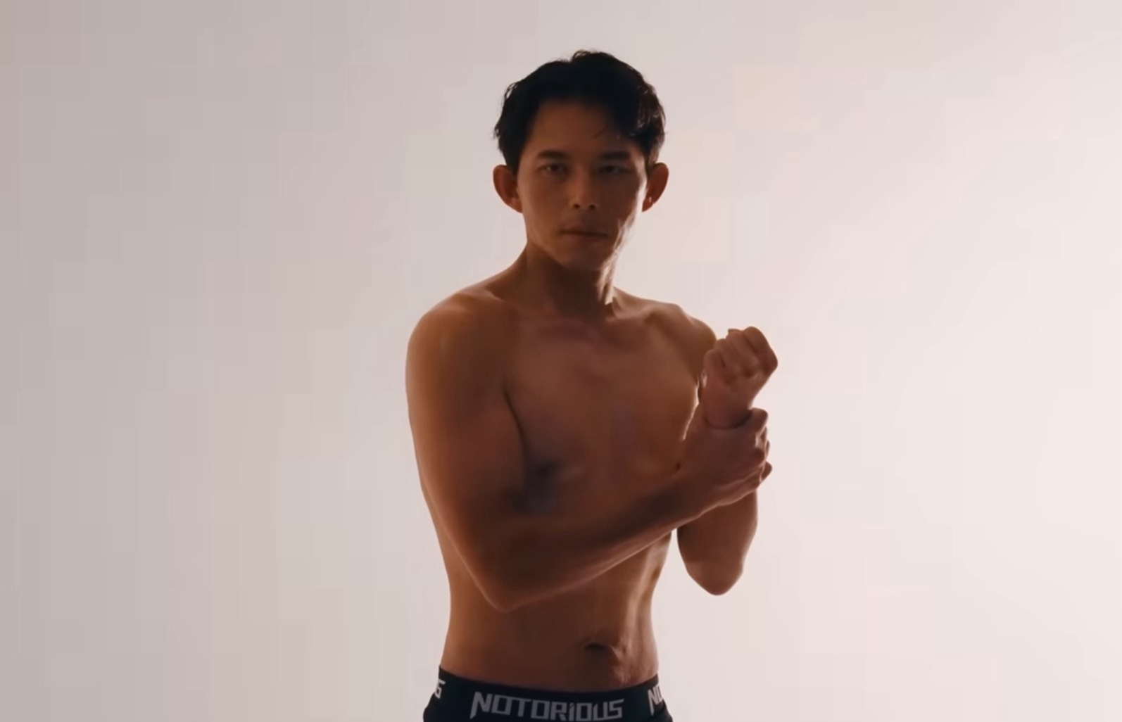 民眾黨主席黃國昌在其頻道上大秀其健身成果。圖/取自黃國昌YT