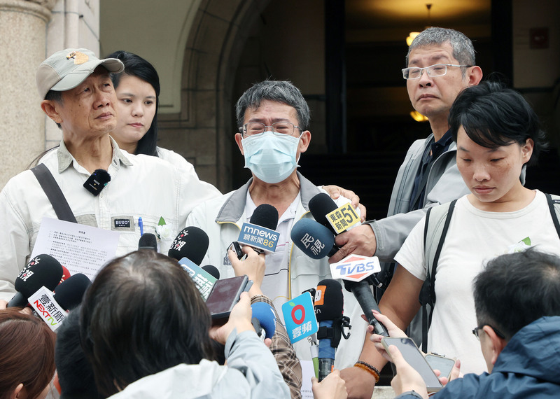 新北校園命案被害楊姓學生的父親表示，若台灣廢除死刑，社會大眾將承擔未知代價。圖／中央社