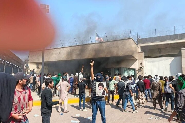 【伊朗危機】哈米尼身亡　巴基斯坦什葉派穆斯林襲擊美國總領事館至少6死