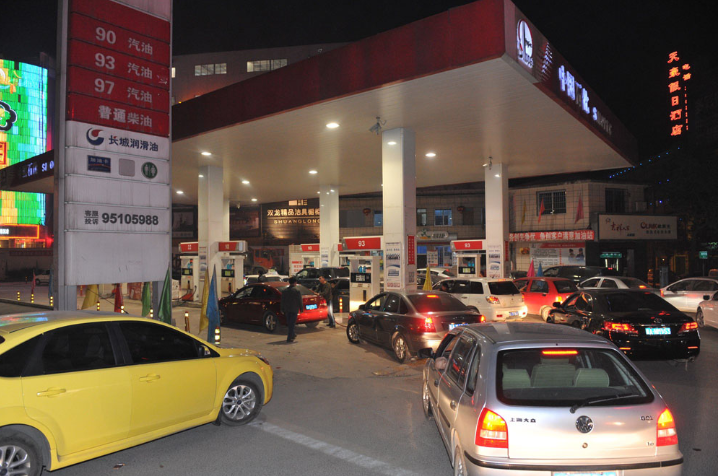 【兩會焦點】國際油價破80美元大陸頂不住　成品油漲幅創2年半新高