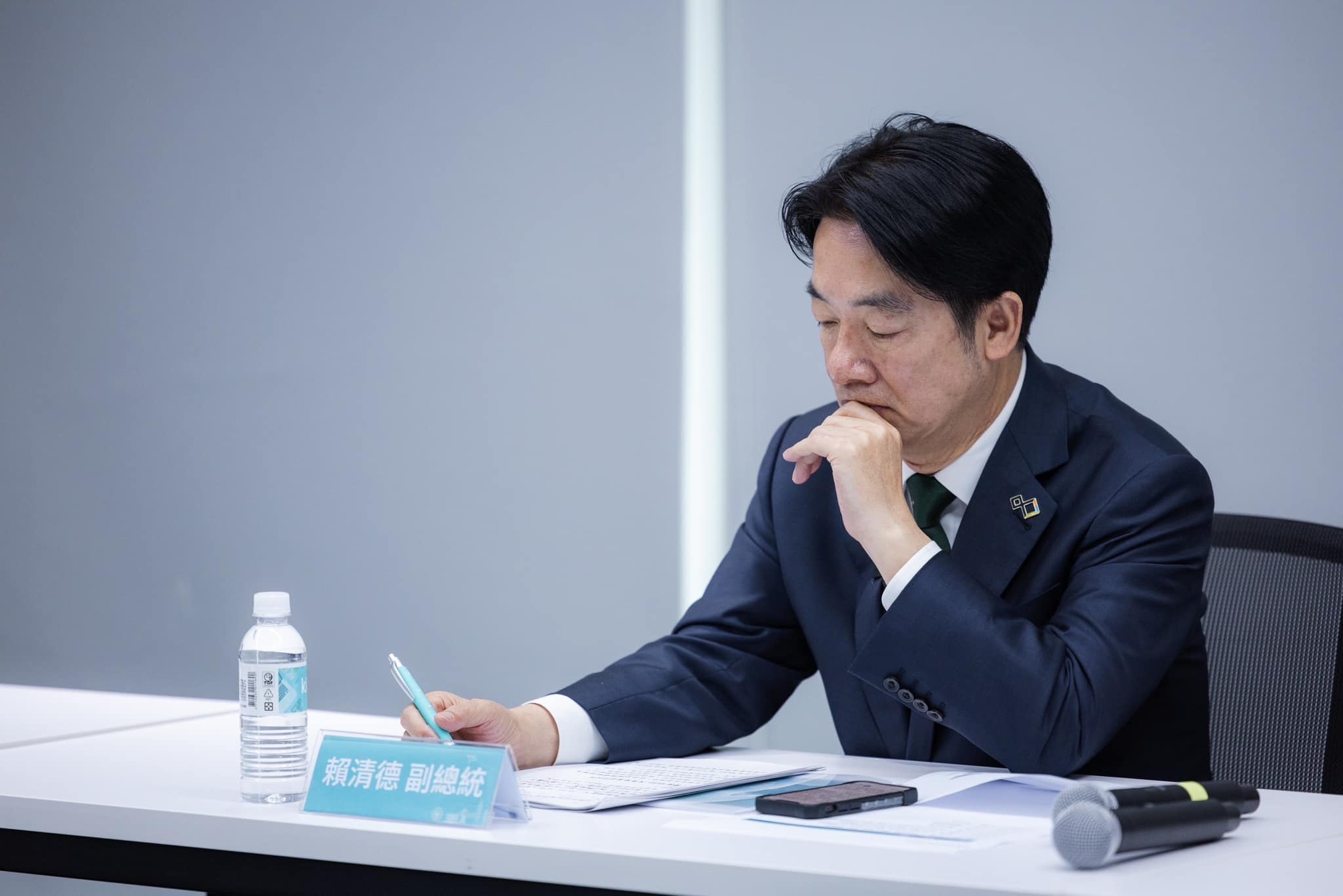 總統賴清德明將發表首次敞廳談話，親自宣布釋憲理由。圖為賴清德上任前的產業參訪之旅。取自賴清德臉書
