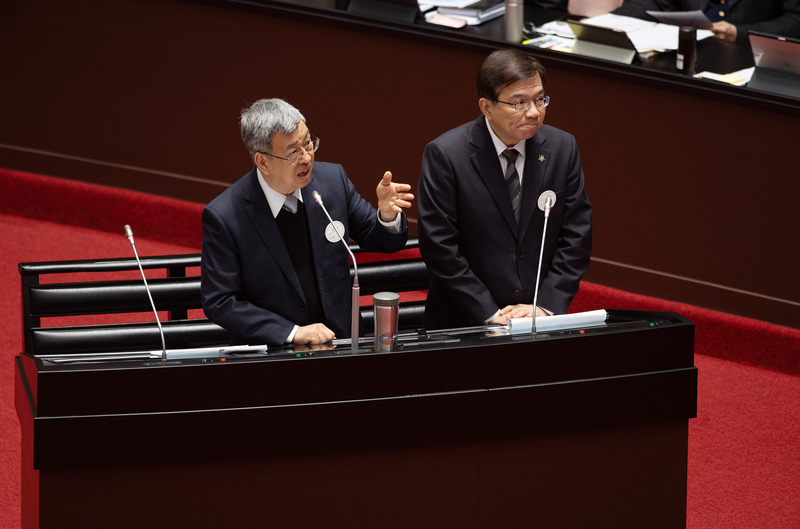 行政院長陳建仁於立法院列席並備質詢，屢屢與在野黨立委發生激烈口角。圖/中央社 