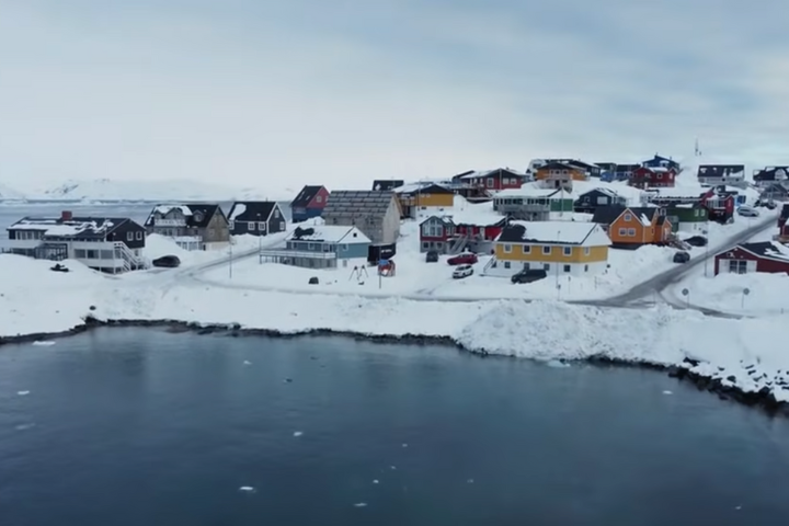 NBA倫敦賽唱美國國歌　場邊觀眾高喊「放過格陵蘭」獲掌聲喝采