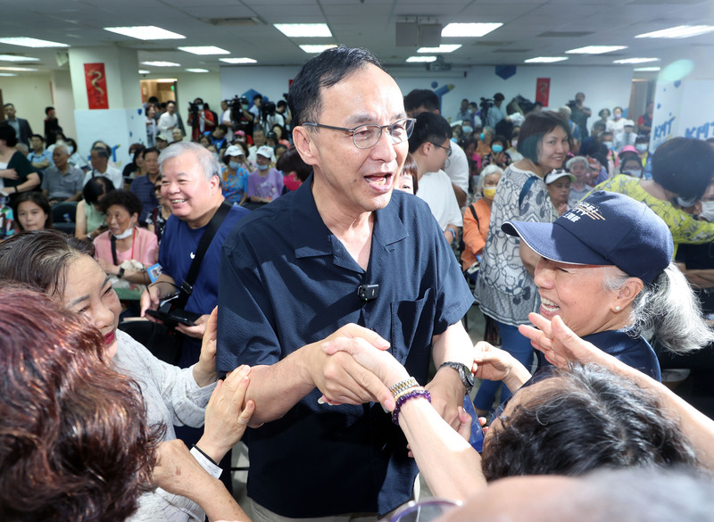 國民黨主席朱立倫表示，賴清德總統上任後用衝擊取代對話，導致國家內部動盪。圖為朱立倫22日出席國會改革說明會台北場。中央社