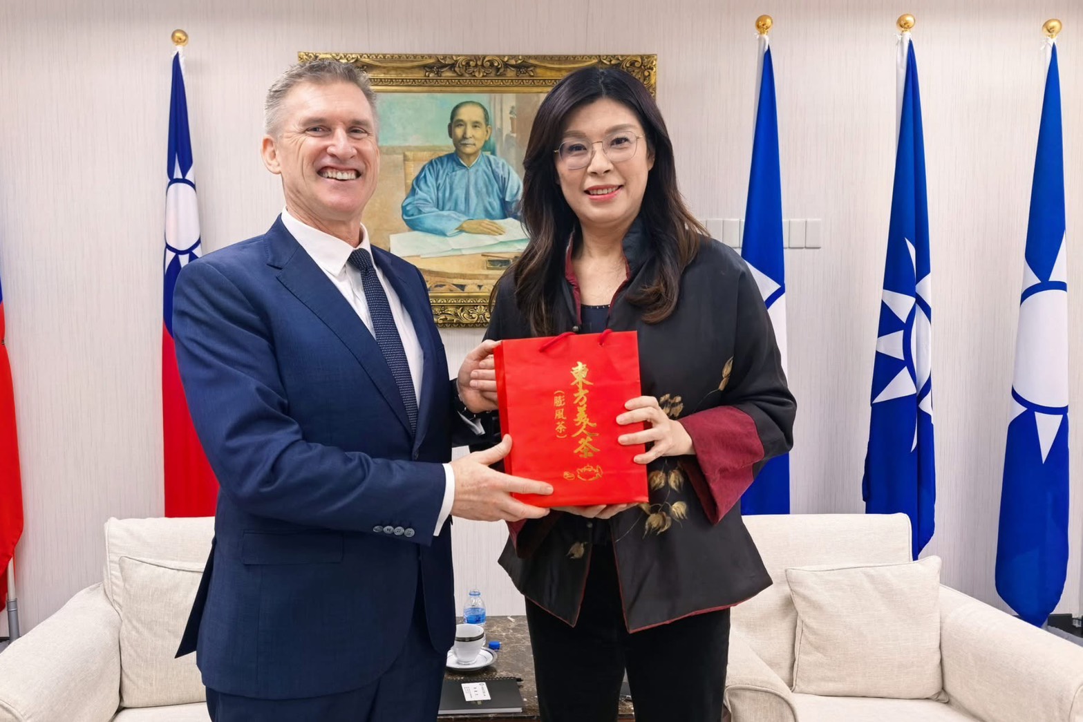 會晤紐西蘭駐台代表　鄭麗文：兩岸和平至關重要