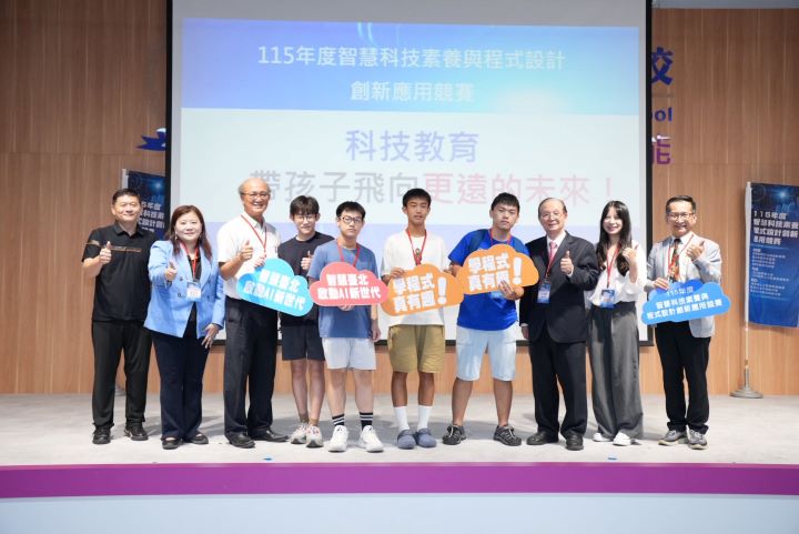 科技教育的重點已逐漸從單純學習工具操作,轉向培養學生理解科技、運用科技及創新應用的能力。圖/記者陳思豪攝