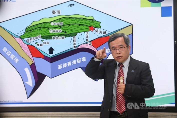根據中央氣象署最新資訊，9日上午9時53分於宜蘭蘇澳發生芮氏規模5.8地震，氣象署地震測報中心舉行記者會，由地震測報中心主任吳健富（圖）說明。圖／中央社