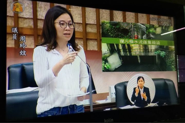 周玲妏出身政治家庭,父親為民進黨前立委周平德。她曾連續當選四屆高雄市議員。圖/取自周玲妏臉書