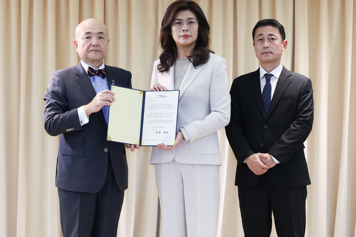 【梅花評論】鄭麗文捐助日本震災之爭論：人道主義、政黨外交與民族主義之平衡