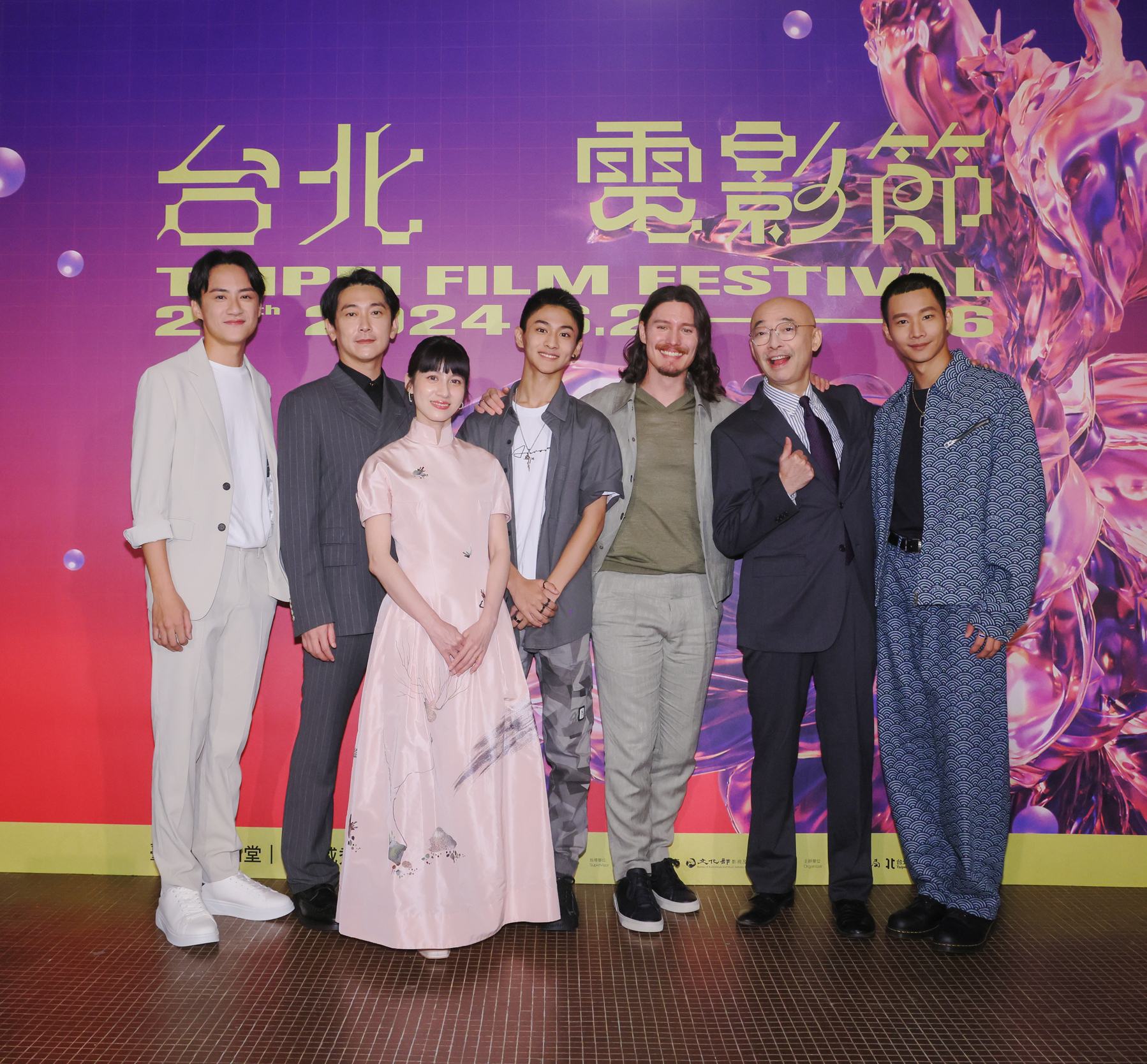《聽海湧》劇組演員齊聚北影首映，左起吳翰林、施名帥、連俞涵、朱宥丞、周厚安、馬場克樹、黃冠智。圖/台北電影節提供