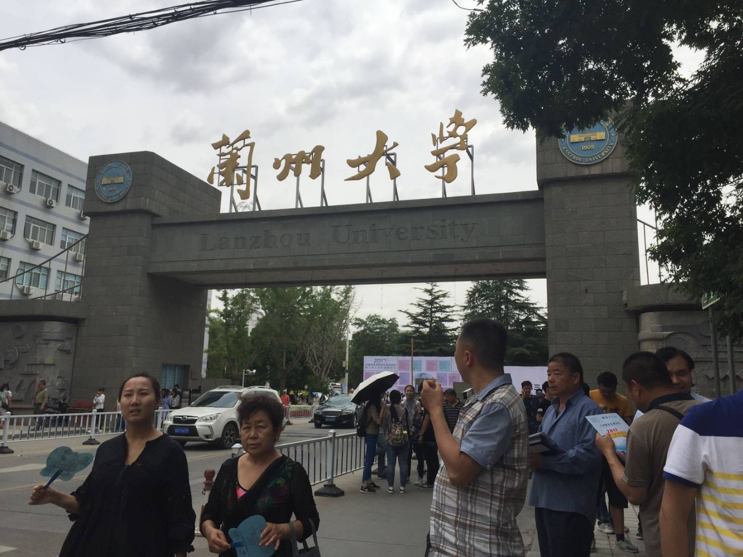 台生認為縱然赴大陸利弊互見，但大陸大學是台灣學生的「第三條路」。圖為蘭州大學。圖/簡立欣攝