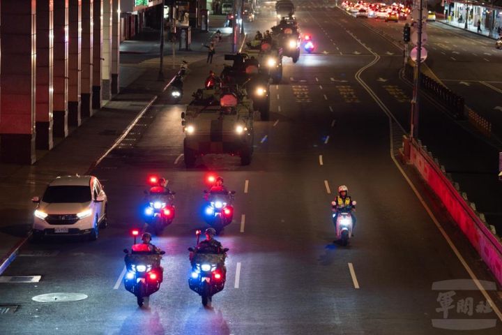 憲兵指揮部藉由訓練熟稔作戰地區周遭環境與機動路線。圖/取自軍聞社