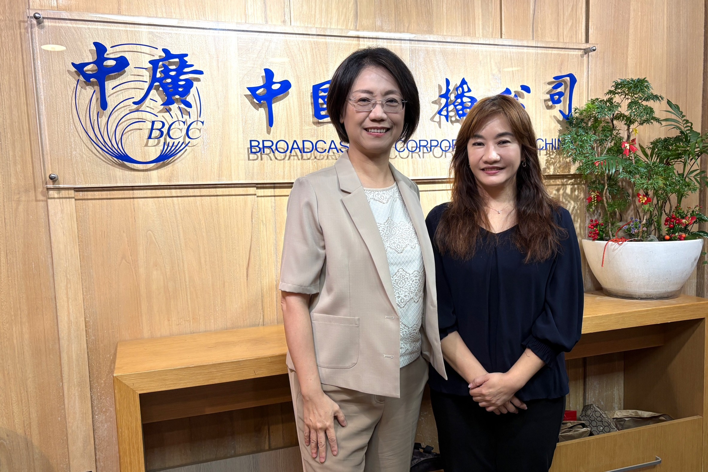 青鳥「聽沈伯洋話」留言鼓勵　王淺秋：暖到令人流汗　翁曉玲：先善待在野立委吧