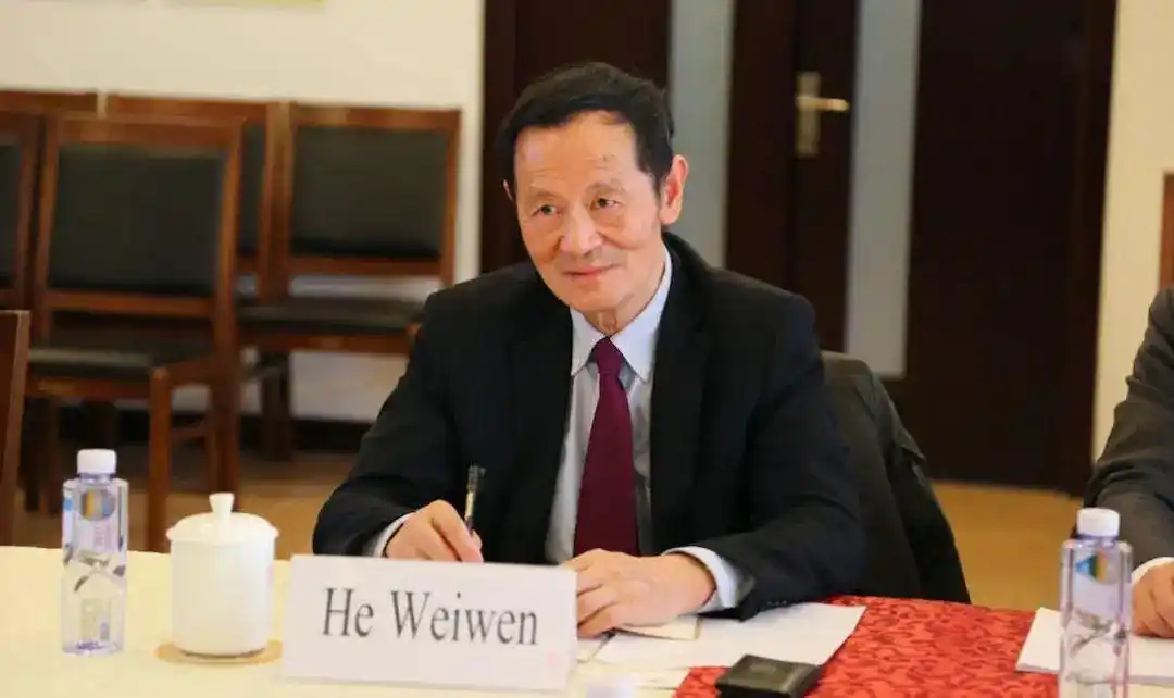 前駐美經貿參贊何偉文受訪觀察者網時指出,美國的確面臨相對優勢下降的趨勢,但這並不等同於衰敗,而是一個極漫長的結構性過程。圖/取自新浪