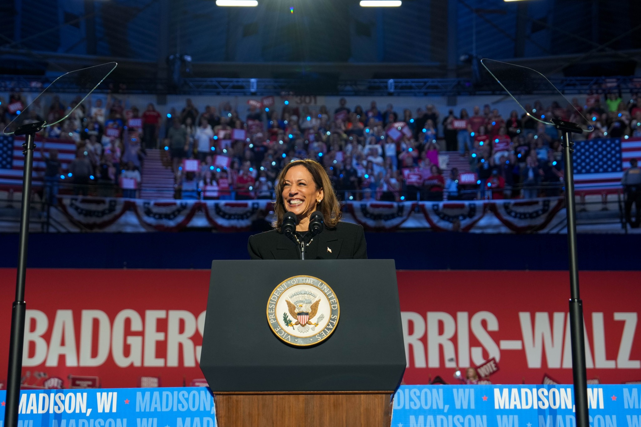 美國民主黨總統候選人賀錦麗（Kamala Harris）選前最後一天在威斯康辛州首府麥迪遜（Madison）造勢，美國大學精英多數表明支持賀錦麗。圖／取自Kamala Harris FB