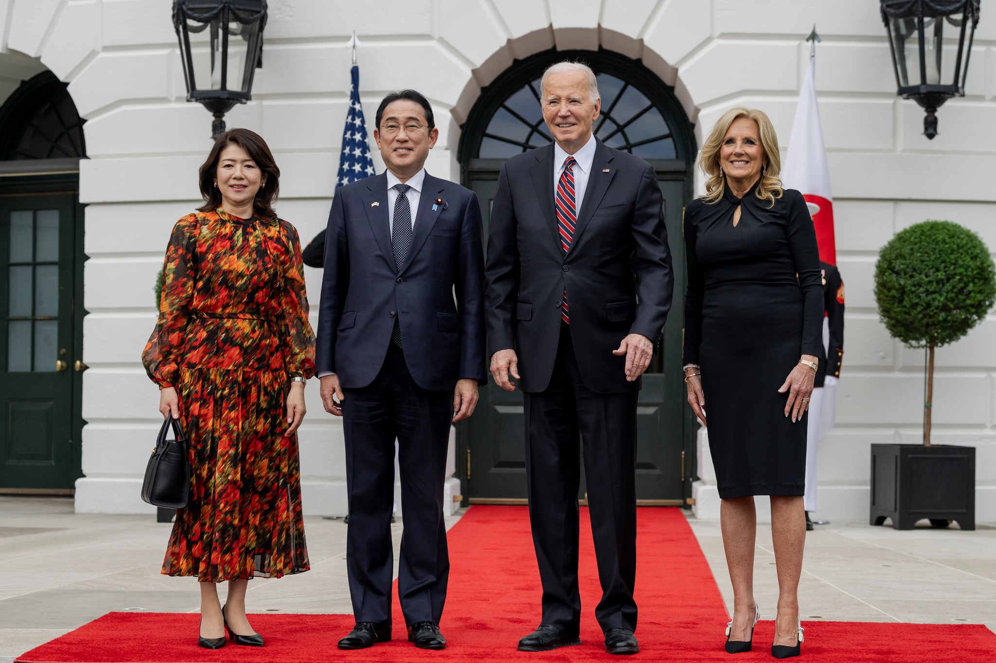 日本首相岸田文雄與夫人赴白宮，拜登總統及其夫人親迎。圖/取自President Joe Biden臉書
