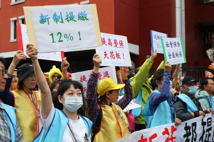 五一勞工上街爭退休改革　綠委未提時程遭嗆、藍白拋方案