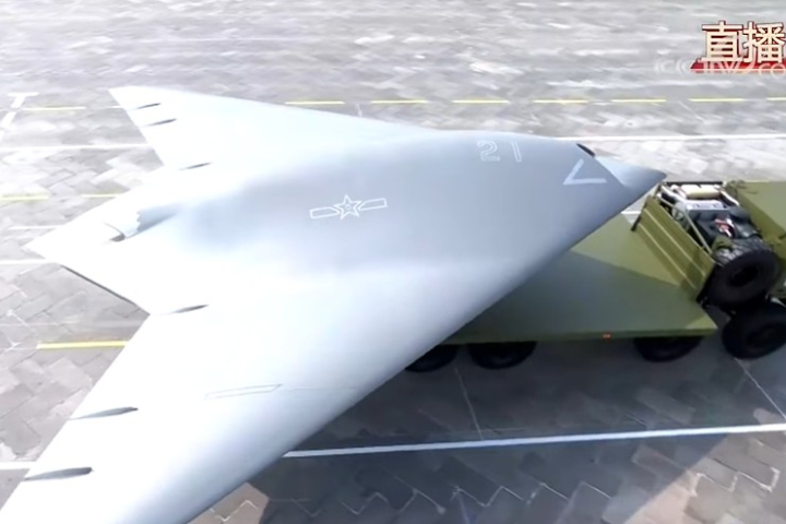 受閱的多款無人機，是大陸自主研製的新型裝備，具備陸基、艦基作戰能力，主要執行戰場偵察、監視、打擊等多樣化作戰任務。
