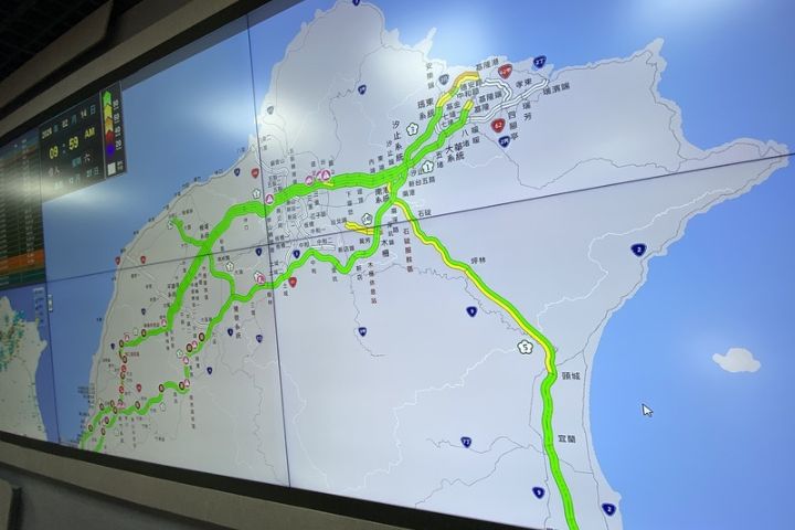 小年夜國道午後現車潮！6路段易壅塞　國6、國10塞到晚間