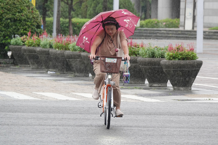 入夜後宜花山區防大雨　下周各地天氣穩定溫暖偏熱