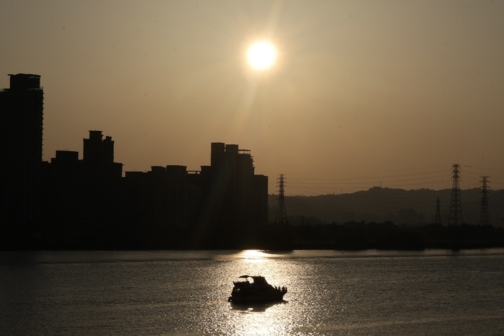 好天氣再一天各地偏熱　周四起連3天全台有雨