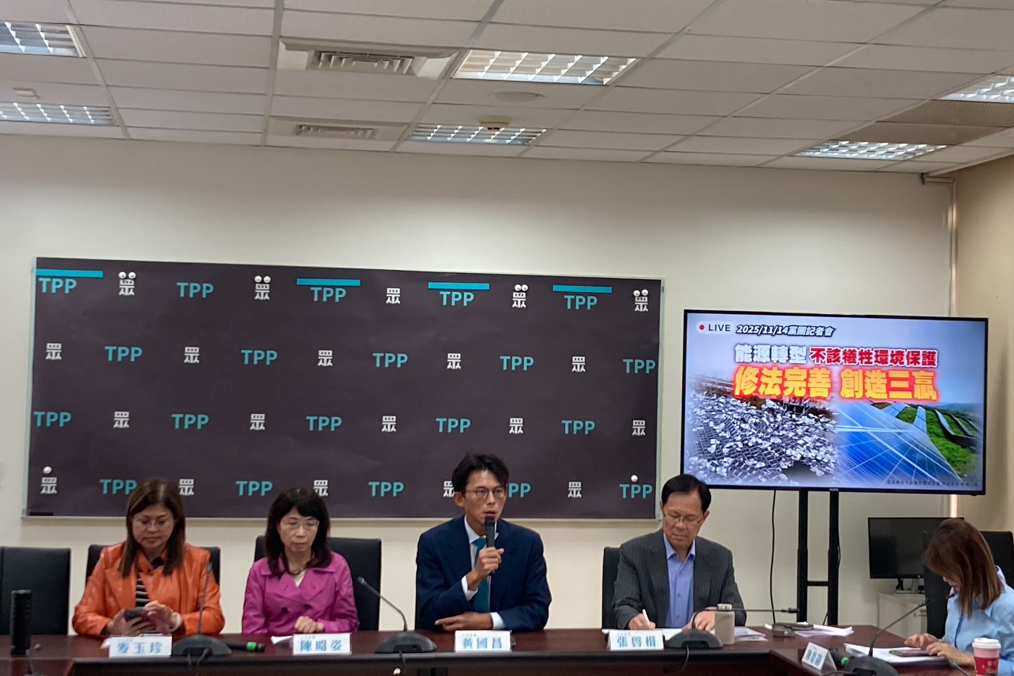 賴政府違法不編軍警消預算　民眾黨團提立院延會至明年1月底