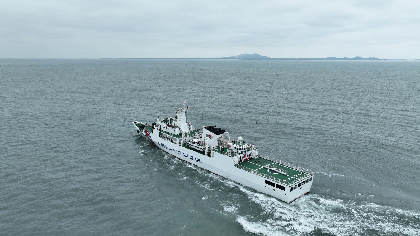 陸媒稱，陸海警艦艇前方是金門島。圖/取自「日月譚天」公眾號