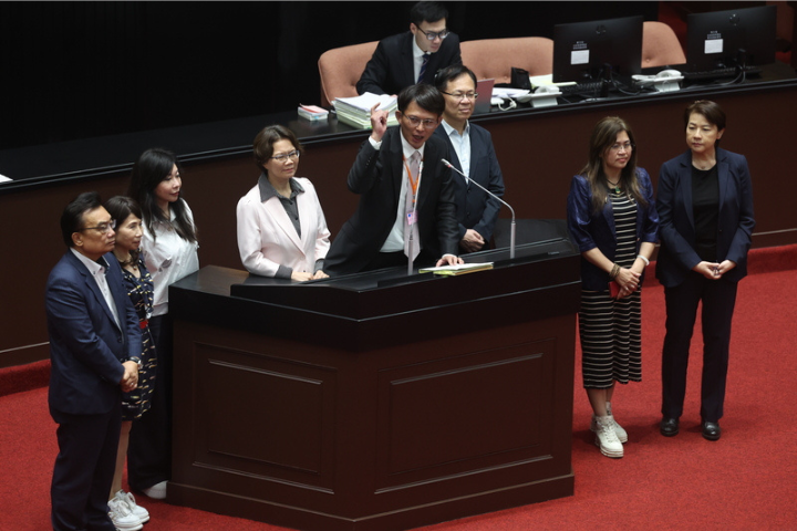 棄保潛逃、不法關說罪三讀！黃國昌落實716承諾：不能再有下個柯建銘