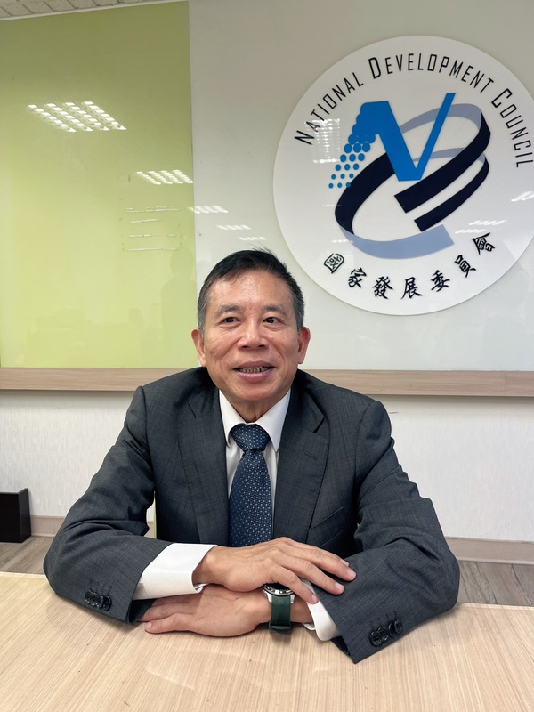 國發會主委劉鏡清27日說明健康因素請辭。 圖／中央社