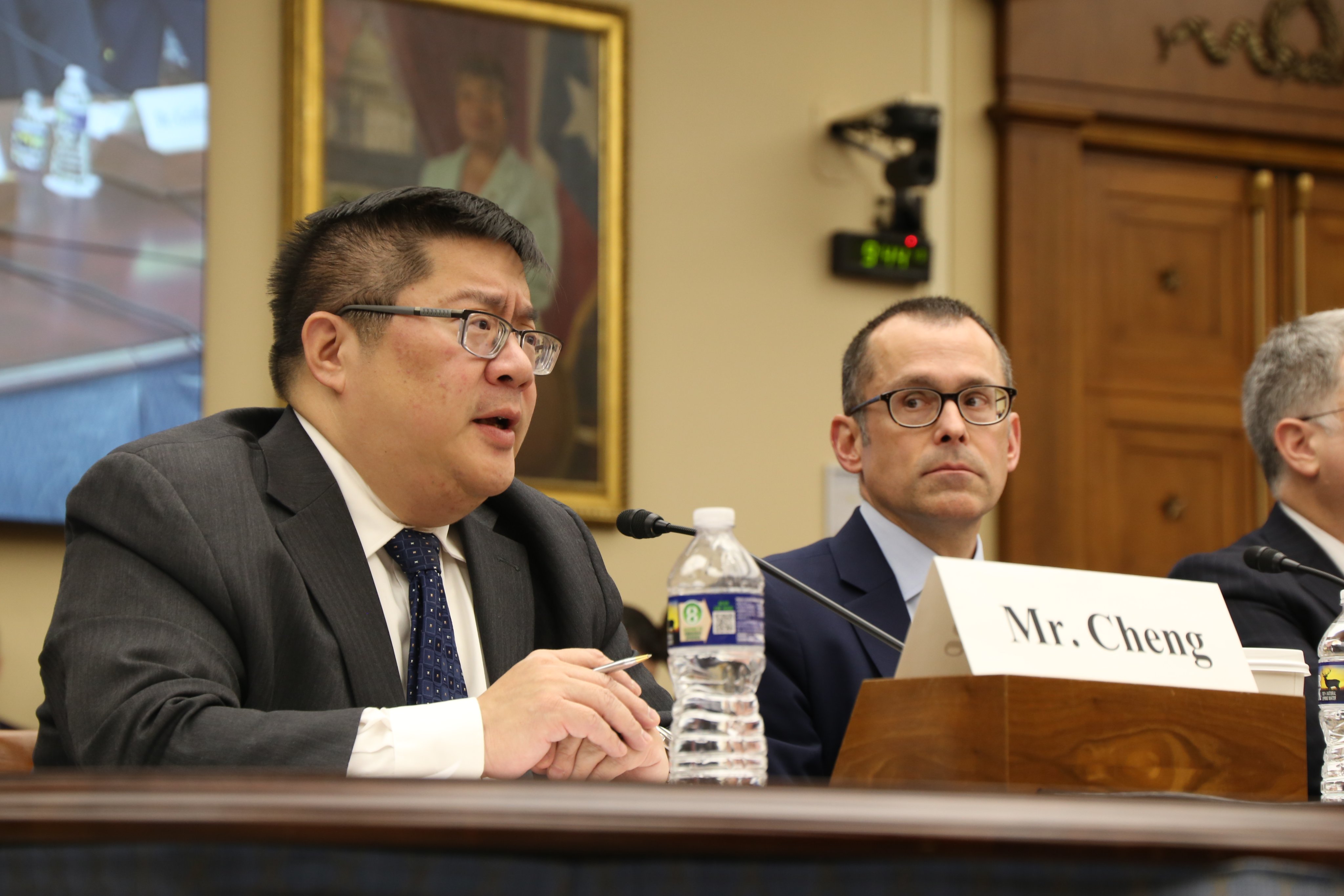 波托馬克政策研究所專家迪恩.程在聽證會上表示,中國政府體制使其能長期穩定執行太空任務,美國則因政治更迭與資金波動,難維持一致的長期項目方向。圖/取自 House Science Committee X