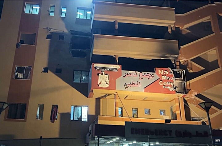 以軍空襲納賽爾醫院（圖），導致在院內治療的知名巴勒斯坦記者阿斯利赫喪命。圖/翻攝自No Comment TV YouTube頻道