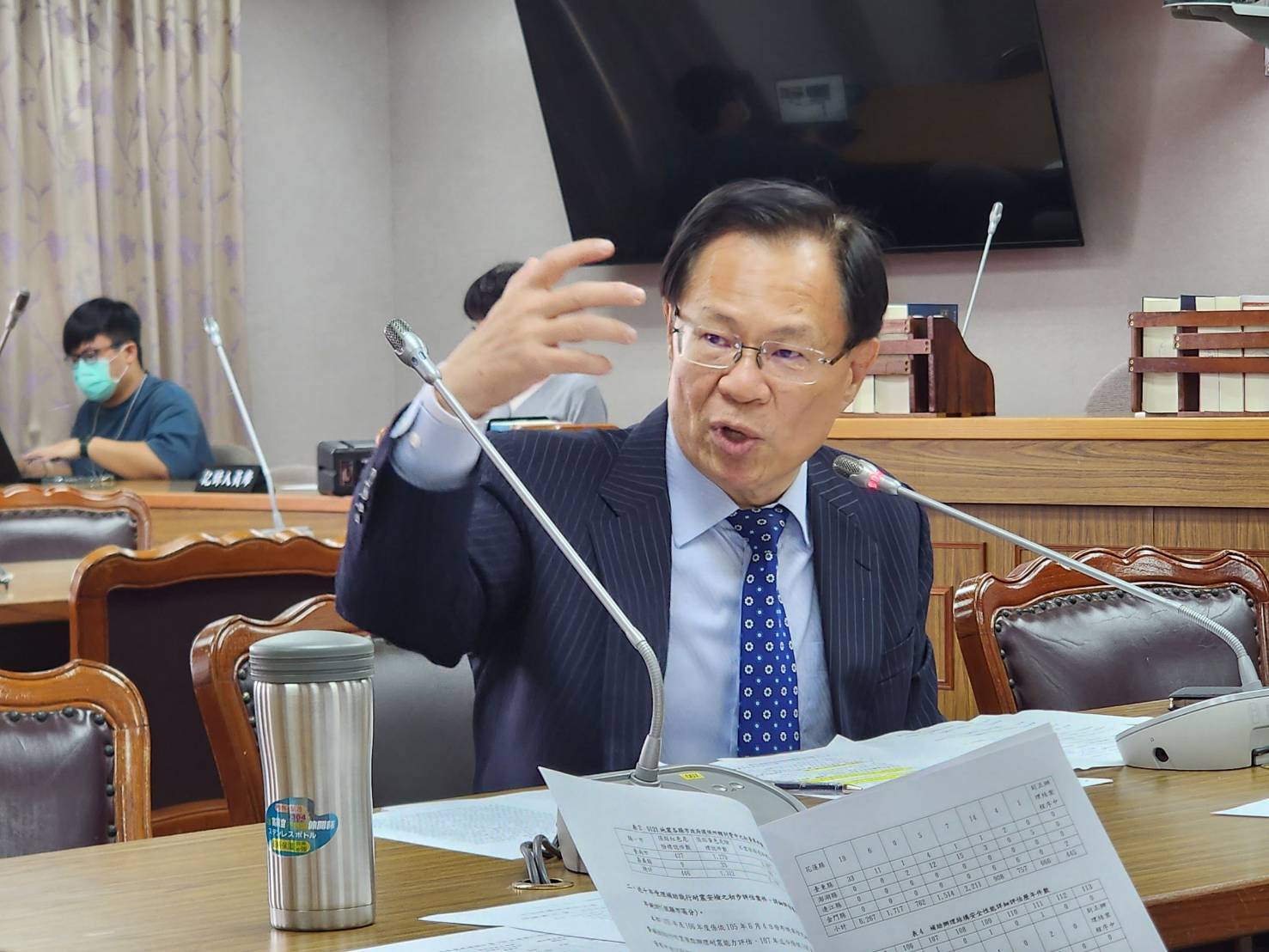 民眾黨立委張啓楷(圖)17日表示，陸委會又將陸配補件案放寬門檻，但這不是政策彈性，而只代表之前要求補件的決定太草率。圖/張啓楷提供