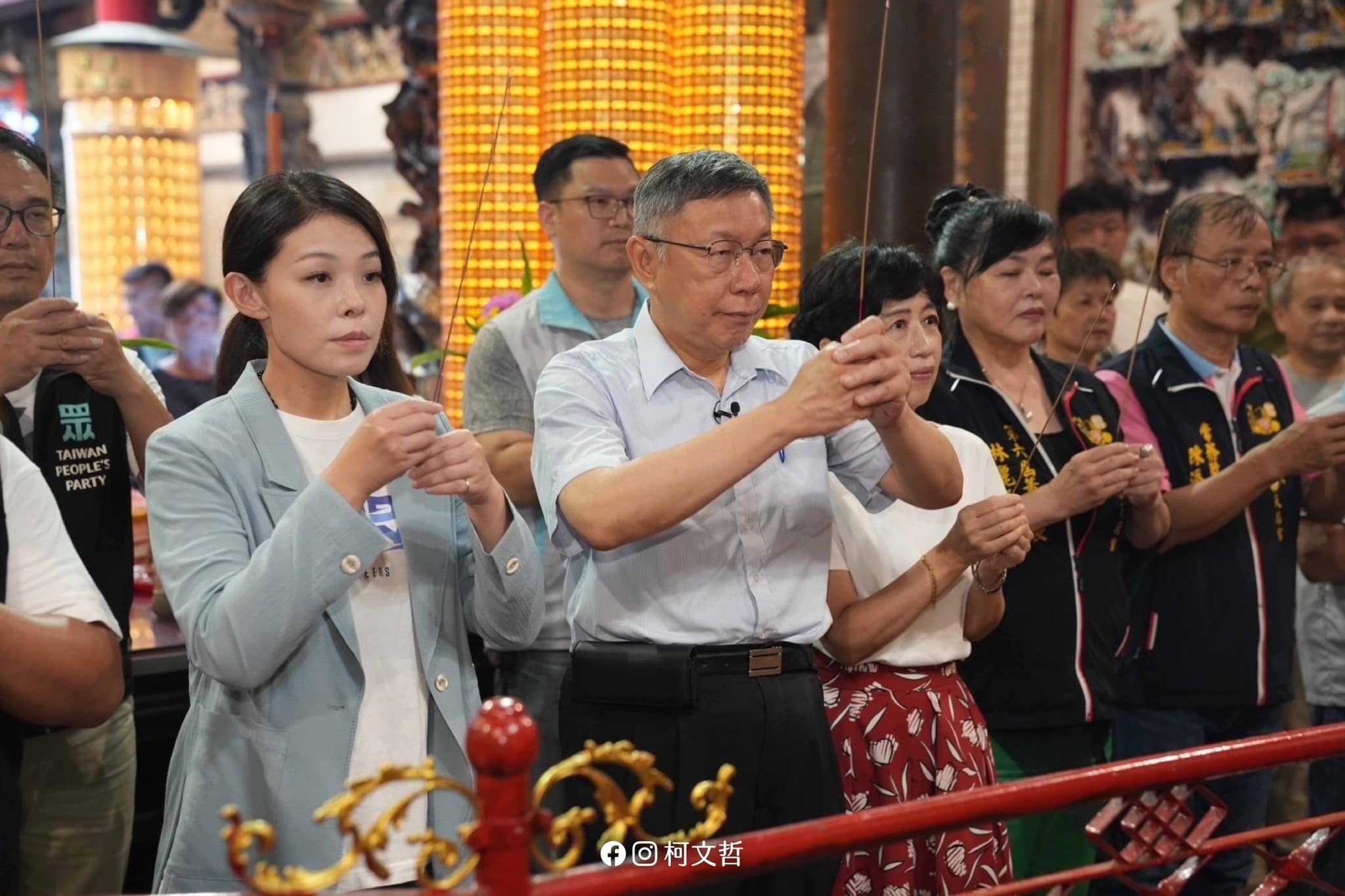 民眾黨主席柯文哲（左2）對高虹安（左1）被重判「非常難過」，直言民眾黨沒感年輕人足夠保護，才讓他們涉險，並指責法院未考量高是政治素人，沒前科，如此重判不符比例原則。圖／取自柯文哲臉書