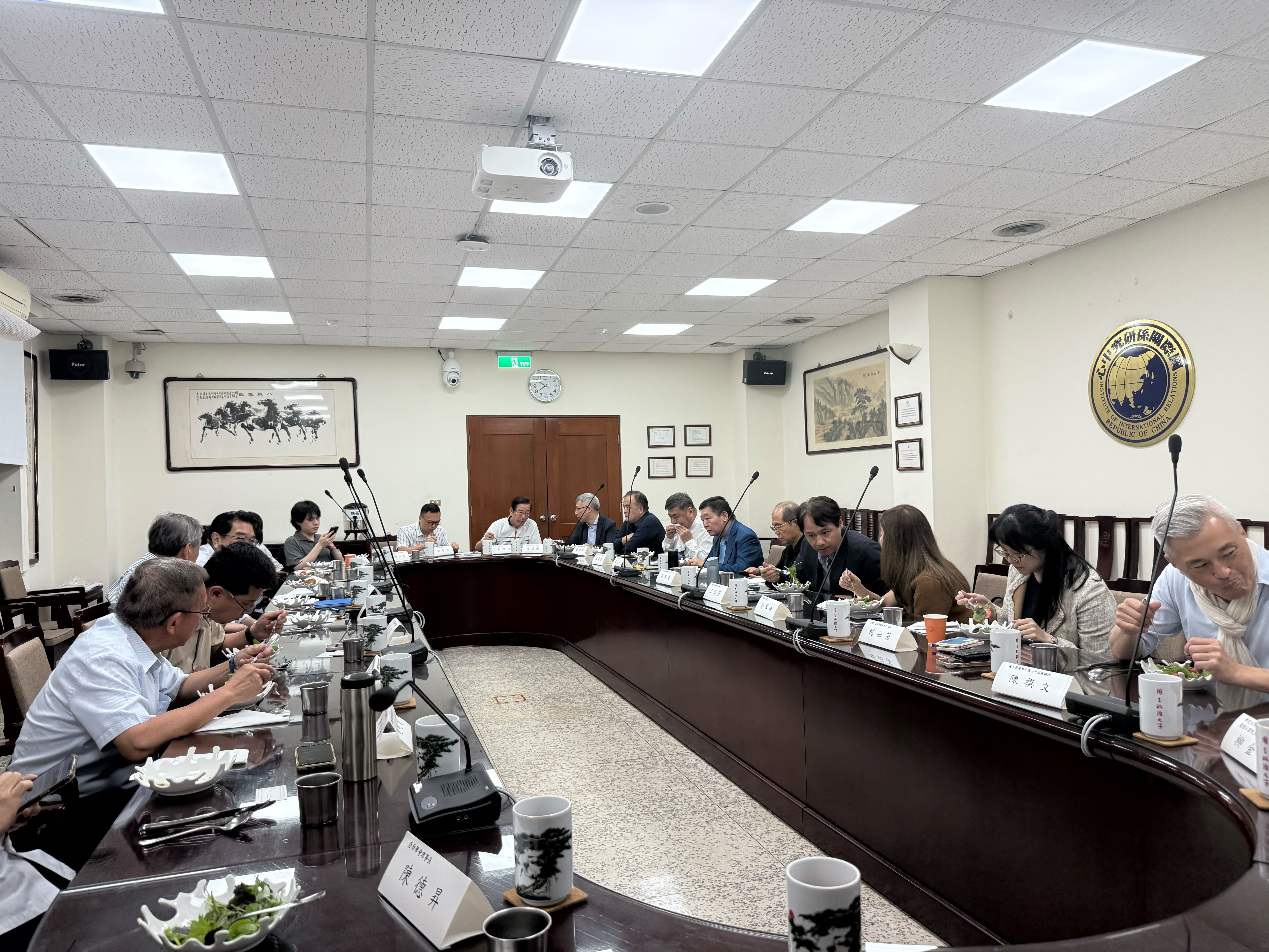 國關中心主辦的地緣政治論壇第20場,與會人員20餘人。圖/國關中心提供