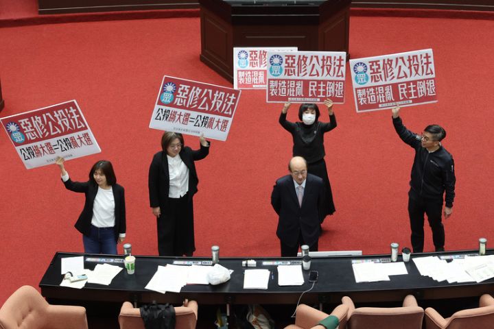 提案「公投前一天放假」　羅智強跟進鍾佳濱：民進黨別縮