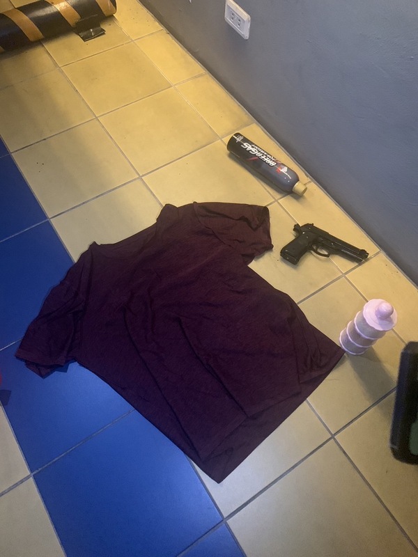 警方在彰化、台中一帶逮捕逃逸的嫌犯，並查獲作案用的空氣槍及頭套等證物。圖/中央社