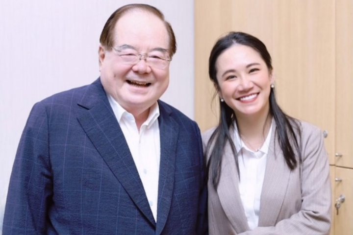 吳亮儀（右）接任國民黨外部主任一職。圖/取自吳亮儀_臉書