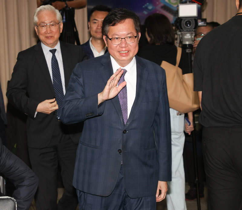 鄭文燦涉貪案，桃園地院經2個小時開庭，確定鄭文燦500萬元交保。圖／中央社