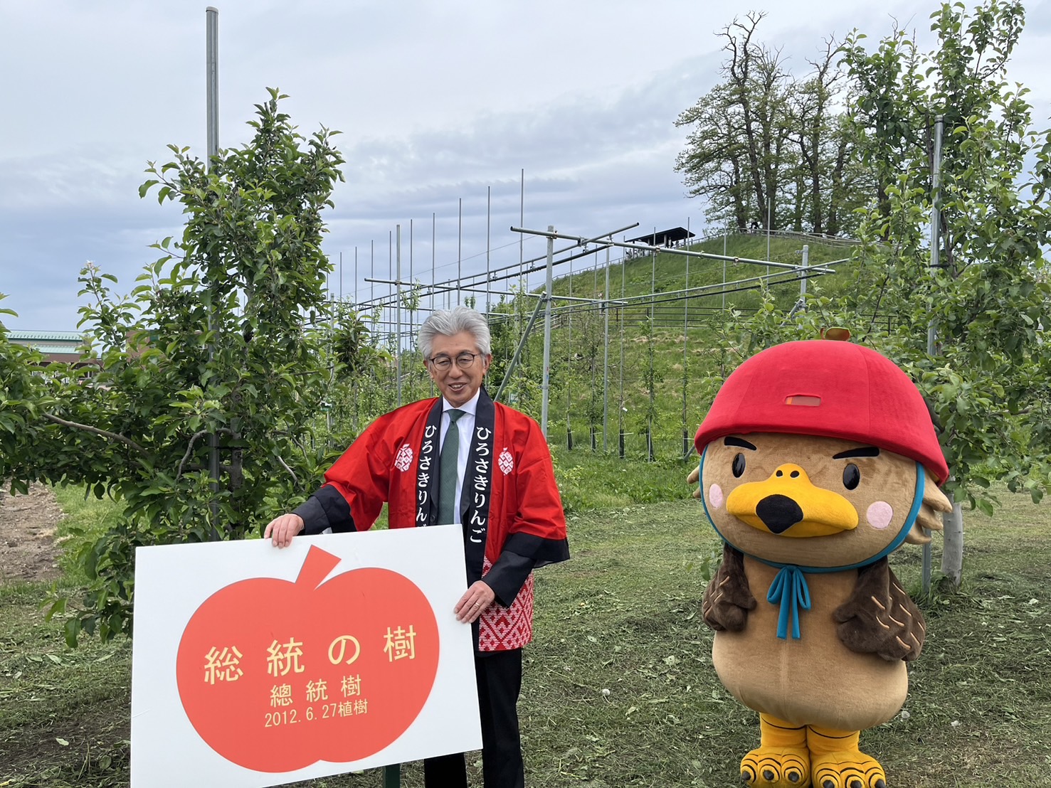 日本弘前市長櫻田宏配合520舉行記者會，宣布將賴清德數年前赴日交流種下的蘋果樹命名為「總統之樹」。圖/取自台南市政府網站