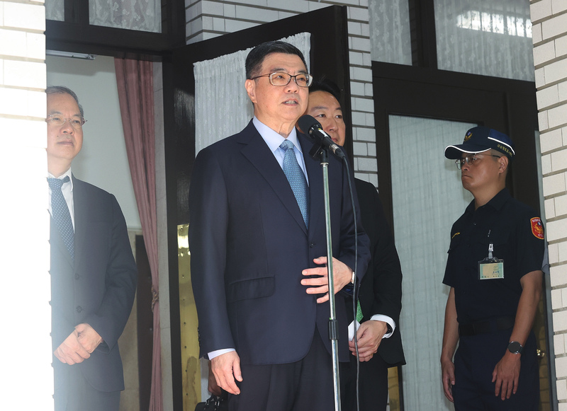國會改革法案生效，行政院長卓榮泰28日前往立法院進行施政方針報告及備詢，強調他今天來立法院就是要「以身試法」。圖/中央社