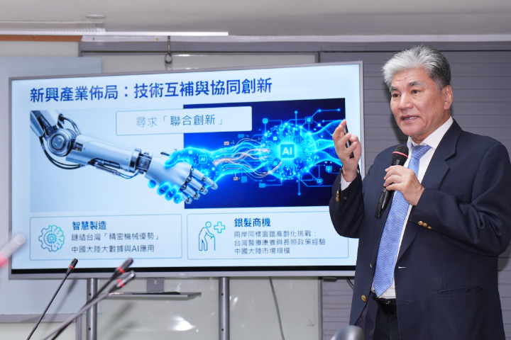 李鴻源強調，此次國共接觸是第一步，未來深化對話就能為兩岸和平累積更多成果。圖/記者陳思豪攝