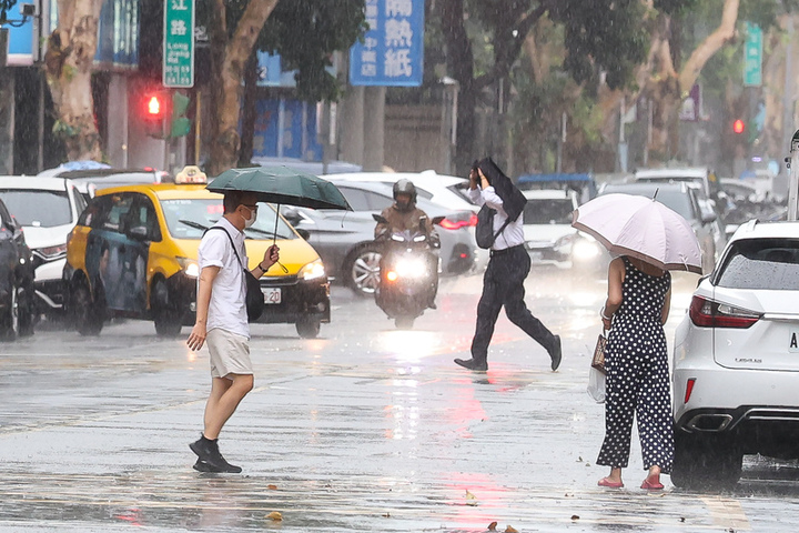 午後山區防局部大雨　周末恐有熱帶低壓形成水氣增