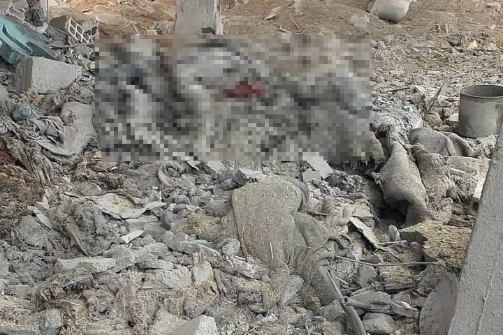 軍火庫被炸成廢墟，四處可見散落的遺體。圖/取自Mete Sohtaoğlu《推特》