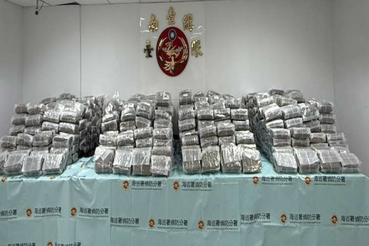 海巡署偵防分署今天（29日）宣布偵破一間大麻走私案。圖為毒品大麻，總計毛重402.8公斤，市值約新台幣8.5億元，可供約135萬人次吸食。圖／海巡署提供