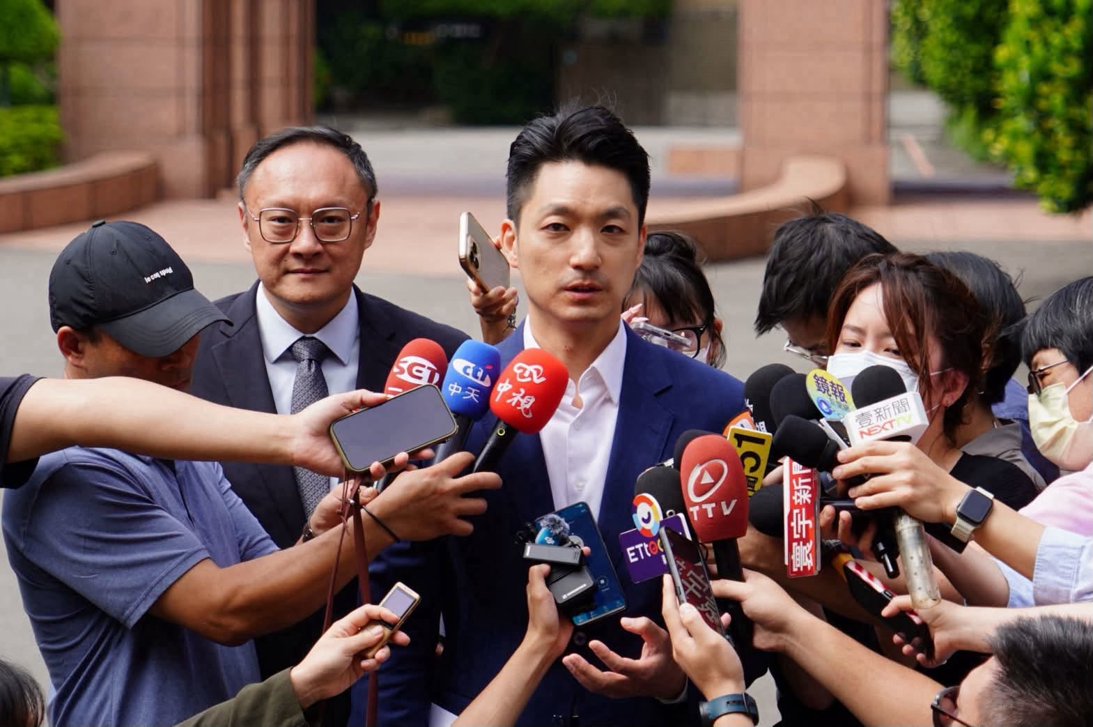 2026台北市長選戰倒數計時，台北市長蔣萬安20日接受電視節目《新聞面對面》專訪，被外界視為打破同溫層、主動「破圈」的核心戰役。圖/取自蔣萬安臉書