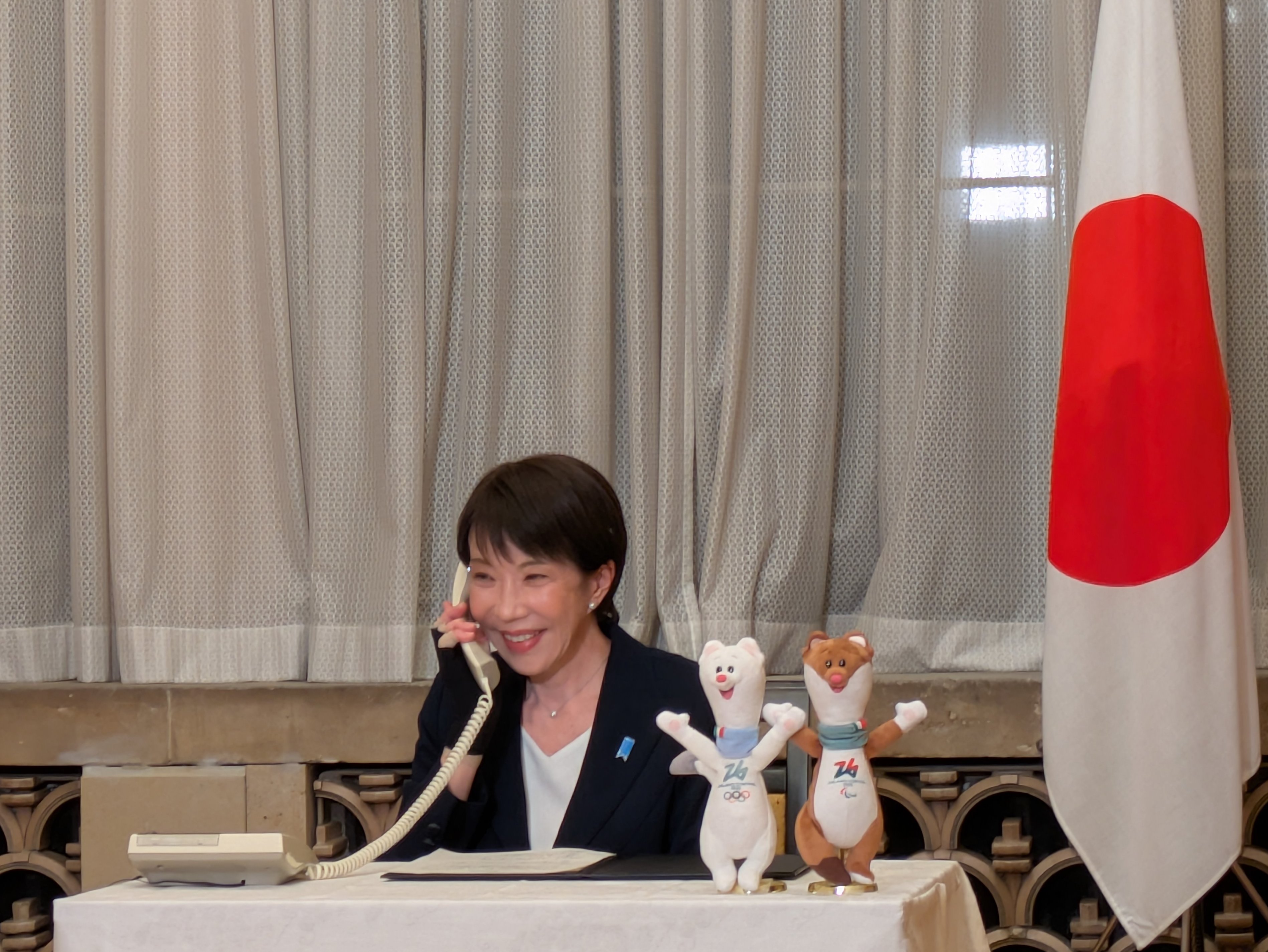 日本國會眾議院議員改選，高市早苗領導的自民黨創下一黨單獨過三分之二的修憲門檻，獲得大勝的高市接獲他國元首祝賀喜不自勝。圖／取自高市早苗X