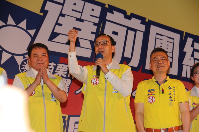 面對未全力支持馬英九訪陸質疑，朱立倫（中）再度表示挳定馬英九此次出訪。圖/中央社
