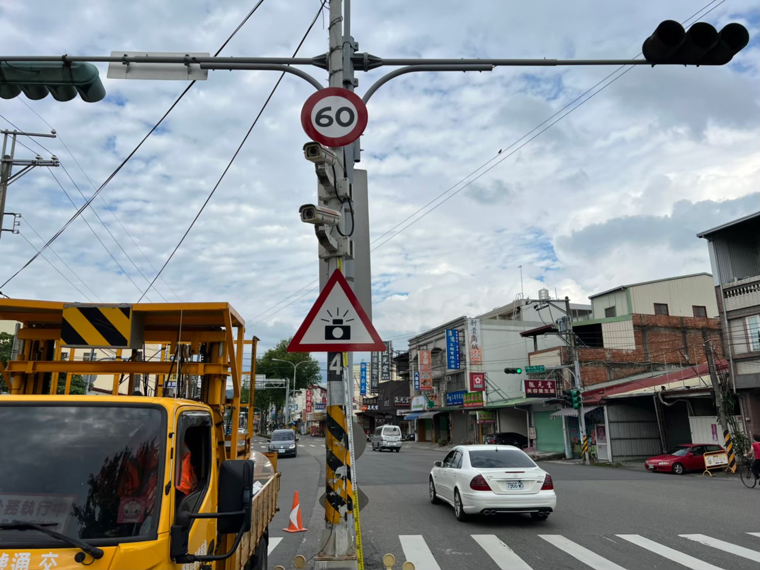 南投新增5處科技執法，加強取締車輛未停讓行人事件。圖/取自南投縣政府警察局臉書