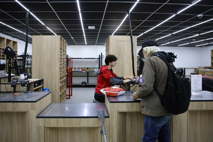 砲火下遞送　烏克蘭民營郵政如何成為戰時成功典範